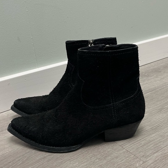Saint Laurent Lukas boot. Size 36.5 euro 6.5 USA
LIKE NEW- worn one time. - Picture 4 of 14